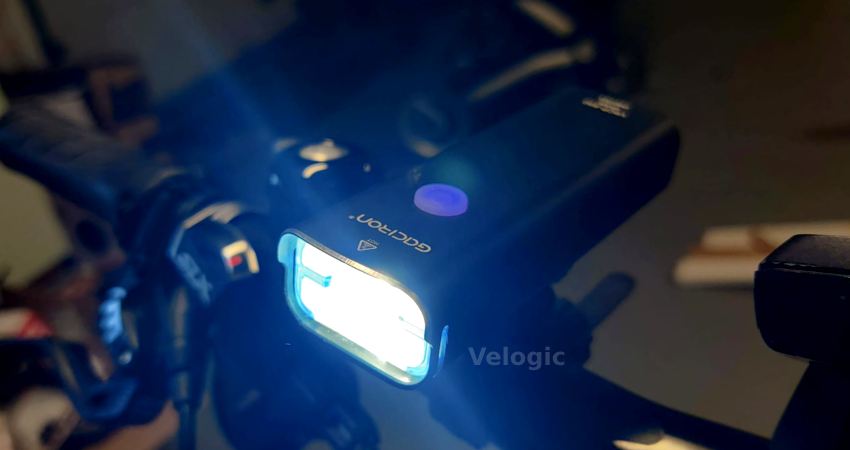 smart functie in fietsverlichting - automatisch remmen of aangaan als het donker wordt